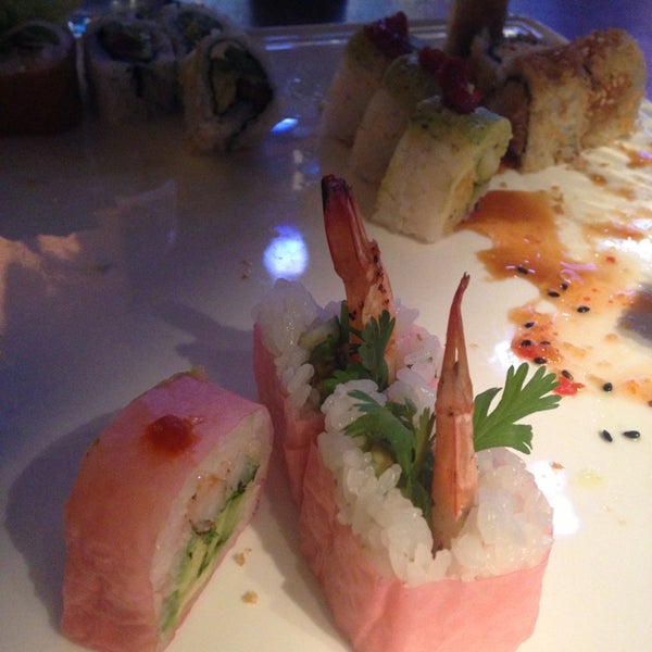Foto tomada en Blue Sushi Sake Grill  por Jessica S. el 6/2/2013