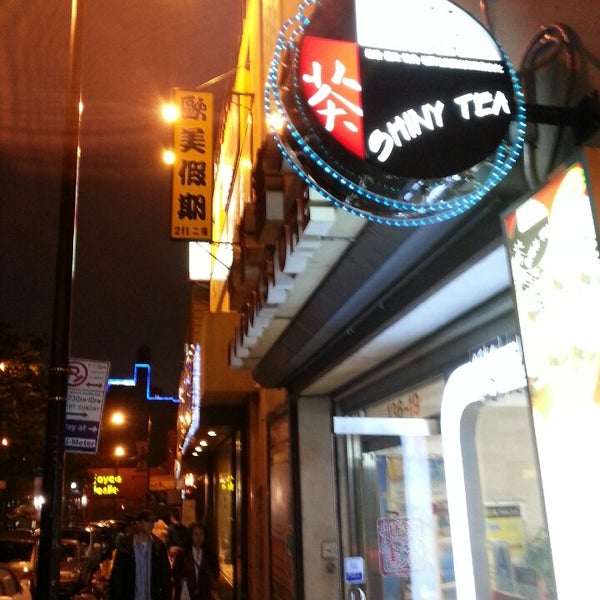 Foto scattata a Shiny Tea New York • 嚮茶紐約 da PhoeBe C. il 5/20/2013