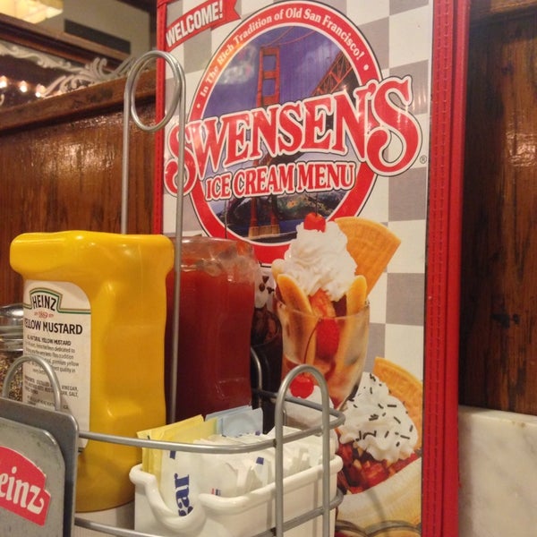 Foto diambil di Swensen&#39;s Grill &amp; Ice Cream oleh Jose Carlos R. pada 7/27/2013