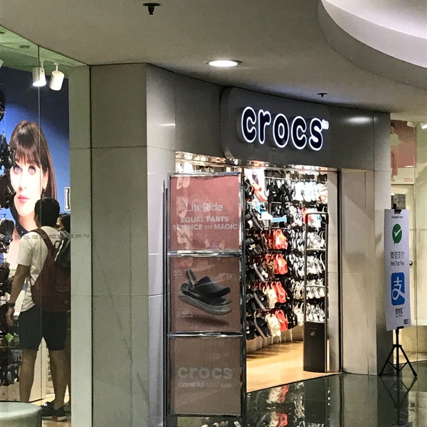 crocs in galleria mall