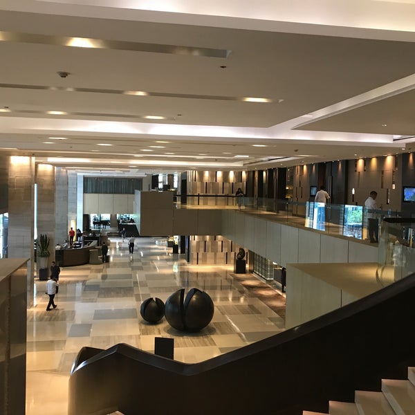 Foto scattata a New World Makati Hotel da Deric A. il 10/8/2019