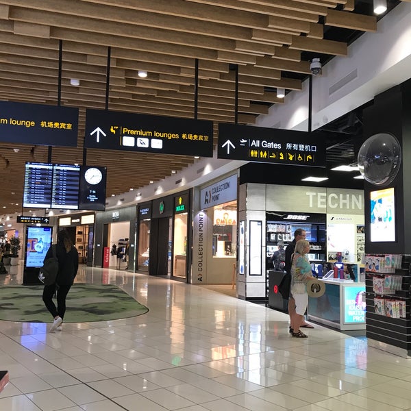 Foto diambil di International Terminal oleh Deric A. pada 11/16/2019