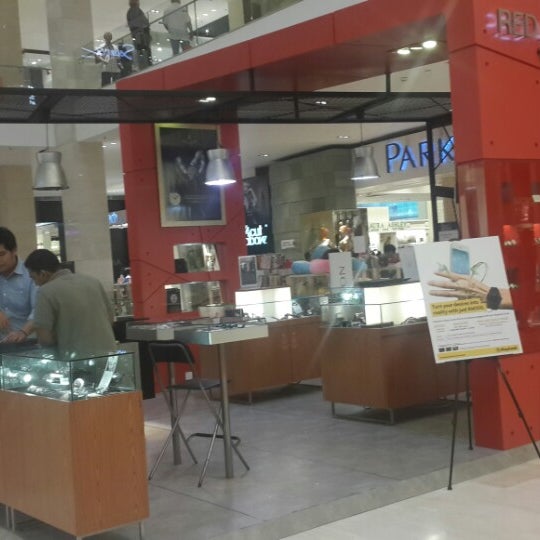 Red army watches pavilion new arrivals