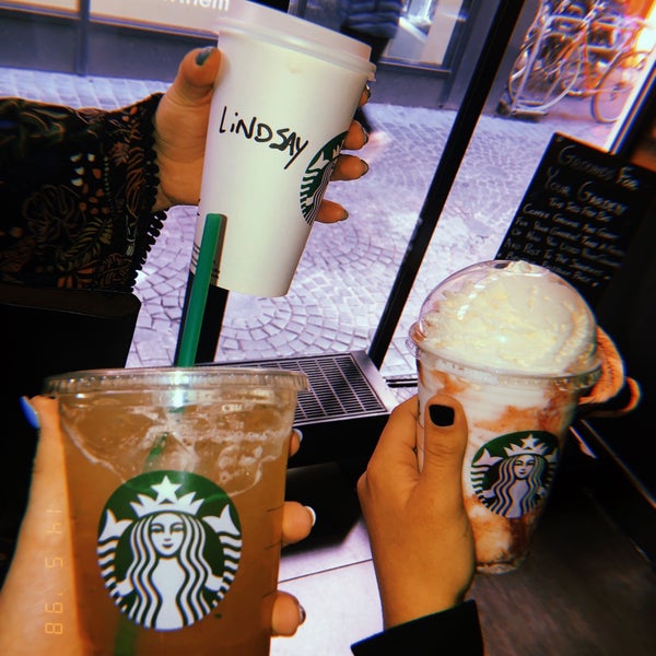 Das Foto wurde bei Starbucks von Jelina D. am 5/14/2019 aufgenommen