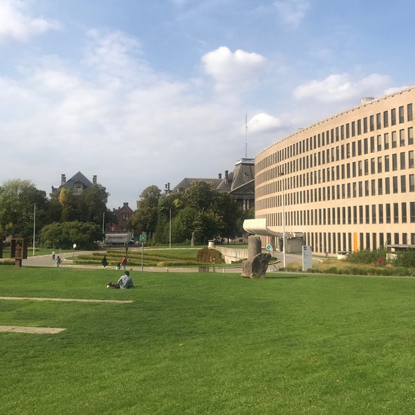 9/14/2018 tarihinde Yulia L.ziyaretçi tarafından Vrije Universiteit Brussel - Brussels Humanities, Sciences &amp; Engineering Campus'de çekilen fotoğraf