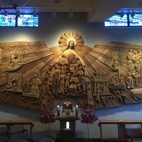 World's Largest Religious Wood Carving #roadsideamerica #chicago #darien