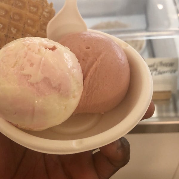 Photo prise au Jeni&#39;s Splendid Ice Creams par Abou K. le11/4/2019