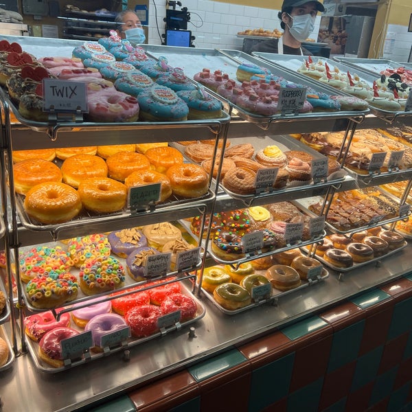 Foto scattata a California Donuts da Abou K. il 1/27/2022