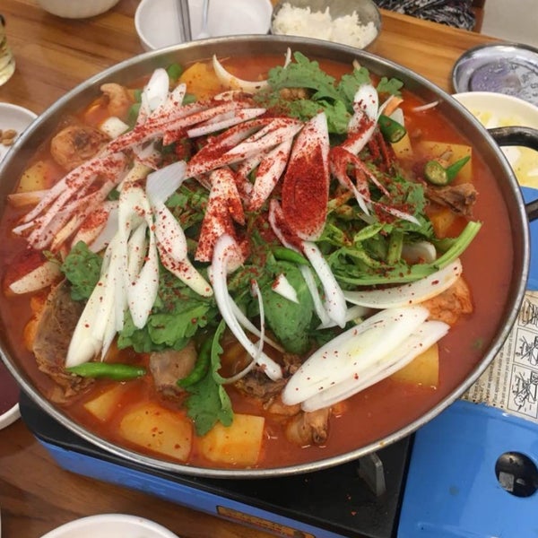 รูปภาพถ่ายที่ Kimsatcat Korean Restaurant โดย Lee J. เมื่อ 6/23/2018