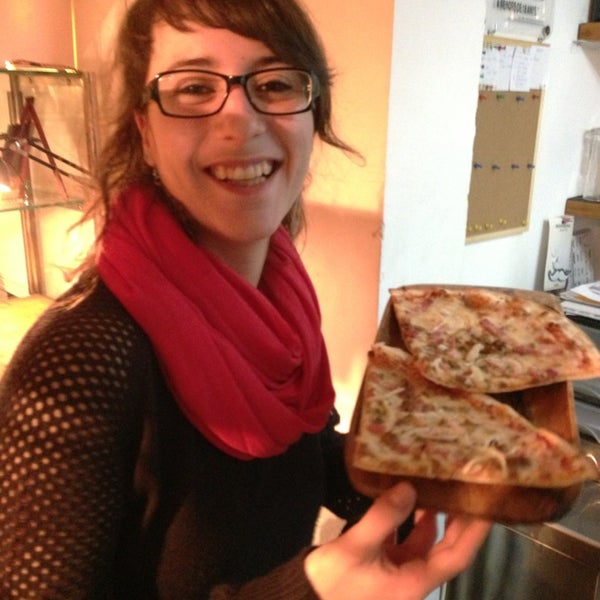 2/27/2013 tarihinde Alex L.ziyaretçi tarafından Messié Pizza'de çekilen fotoğraf