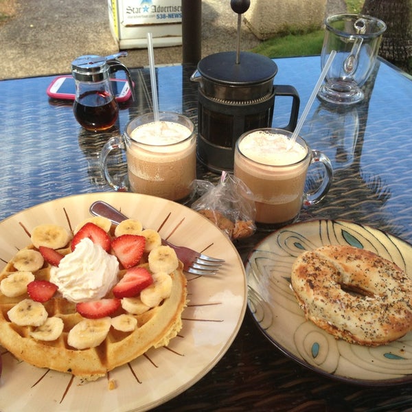 Das Foto wurde bei Island Brew Coffeehouse von Pamela M. am 8/11/2013 aufgenommen