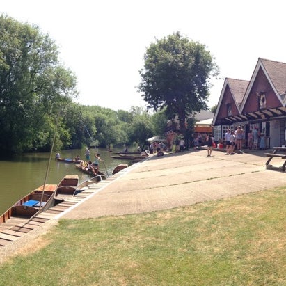Photo taken at Cherwell Boathouse by Bandy M. on 7/13/2013