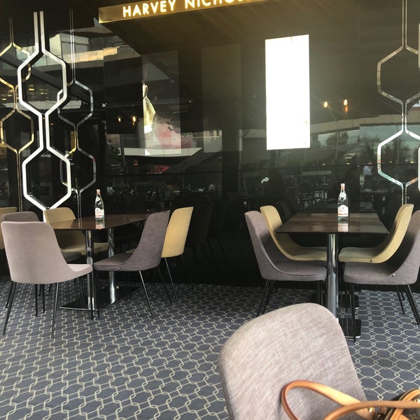 7/10/2019にKübişşşがHarvey Nichols Loungeで撮った写真