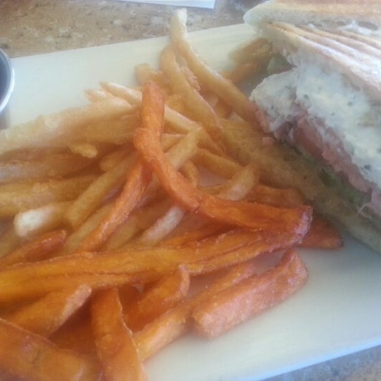 Friday lunch. Service super nice. Smoked salmon for $11 was delicious. Half regular half sweet fries.