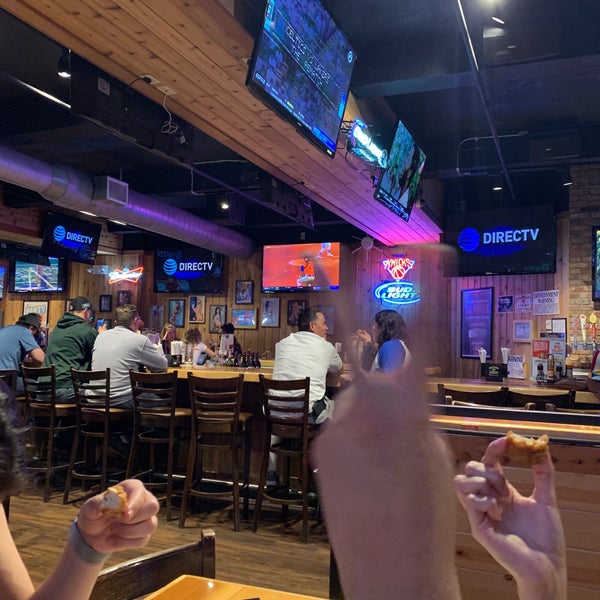 Photo taken at Hooters by Ana Paula T. on 5/12/2019
