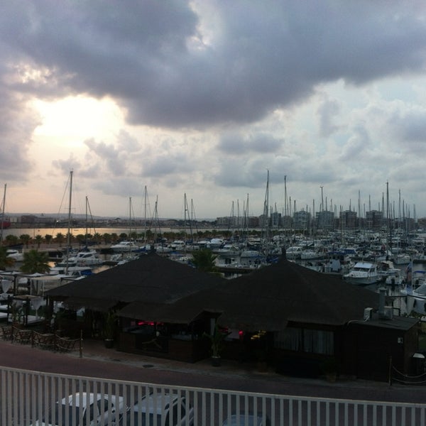 8/26/2013 tarihinde Francisco S.ziyaretçi tarafından Puerto Deportivo Marina Salinas'de çekilen fotoğraf