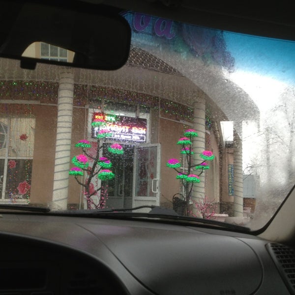 цветы королеве. улица победы белгород. белые розы белгород заказ. белгород ул. цветы белгород.