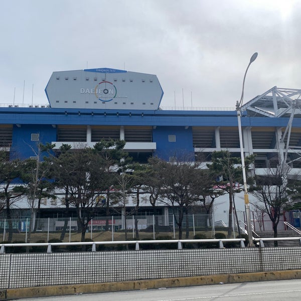 Чонбук моторс тэджон ситизен. Daejeon World Cup Stadium. Тэджон Ситизен ФК. Daejeon University где находится.