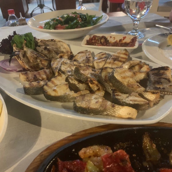Das Foto wurde bei Sahil Restaurant von Fatih am 8/14/2023 aufgenommen