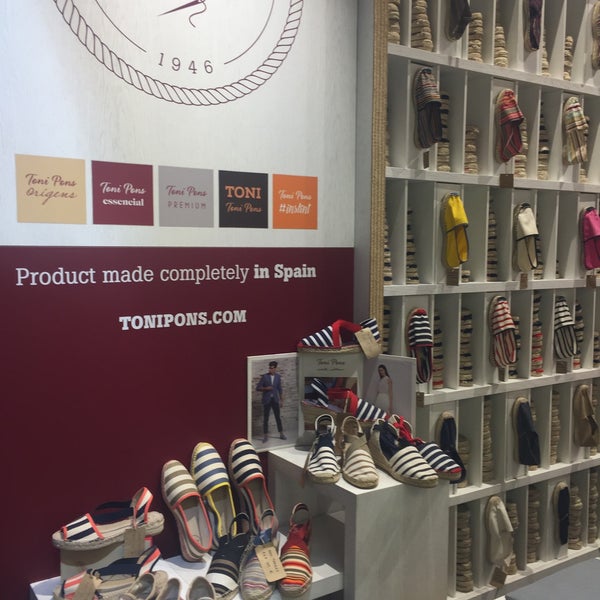 Toni toni store. тони энд гай кронверкский. Brand store логотип. T store logo. Toni toni store.