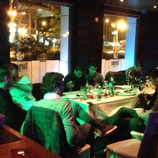 Foto tirada no(a) Tarpon Restaurant Night Bar por Marvino B. em 4/12/2014