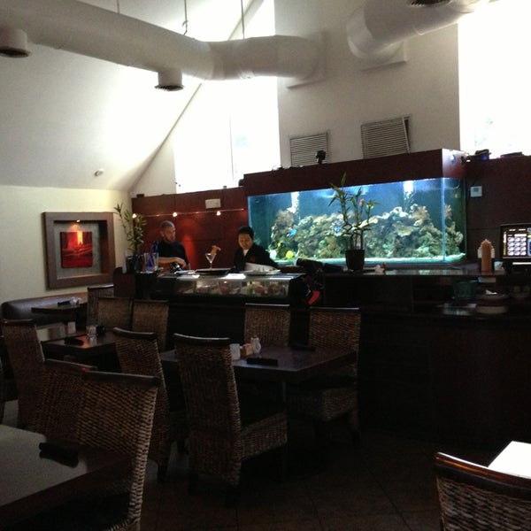 Das Foto wurde bei Galanga Thai Kitchen &amp; Sushi Bar von Jennifer L. am 3/15/2013 aufgenommen