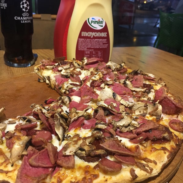 10/11/2018 tarihinde Rıdvan K.ziyaretçi tarafından Pizza Uno'de çekilen fotoğraf