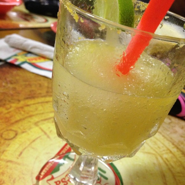 Das Foto wurde bei La Mesa Mexican Restaurant von Evangelina J. am 8/8/2013 aufgenommen