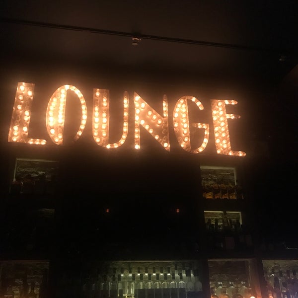 Foto tirada no(a) 310 Bowery Bar por Kevin G. em 6/16/2018