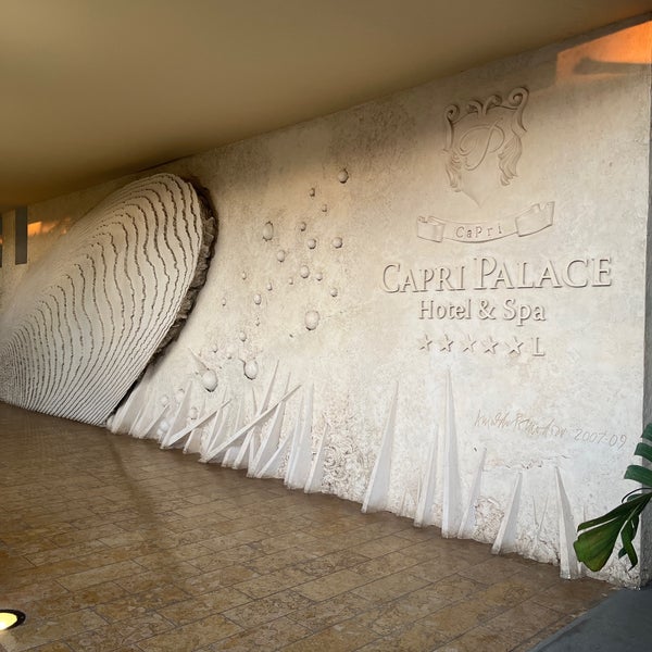 รูปภาพถ่ายที่ Capri Palace Hotel &amp; Spa โดย R เมื่อ 8/26/2022