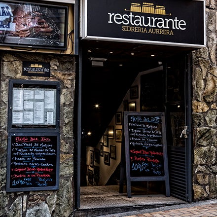 รูปภาพถ่ายที่ Restaurante Sidrería Aurrera โดย Restaurante Sidrería Aurrera เมื่อ 8/13/2013