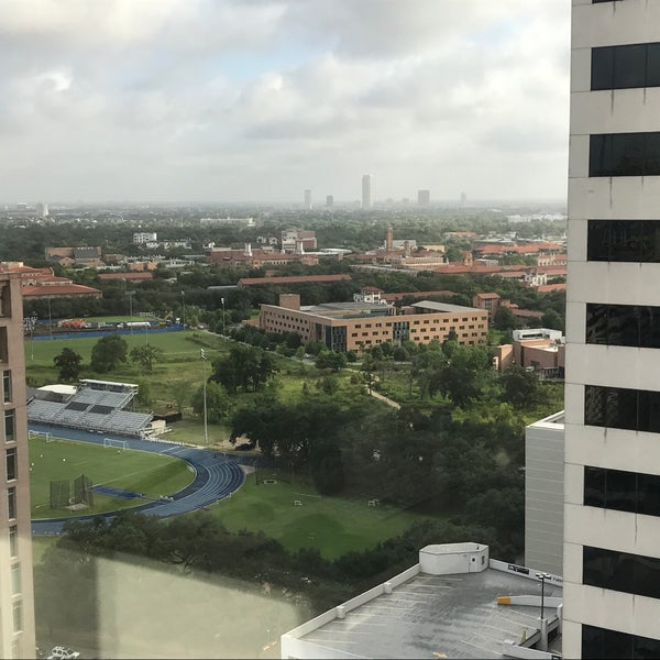 6/30/2017 tarihinde Aimee F.ziyaretçi tarafından Houston Marriott Medical Center/Museum District'de çekilen fotoğraf