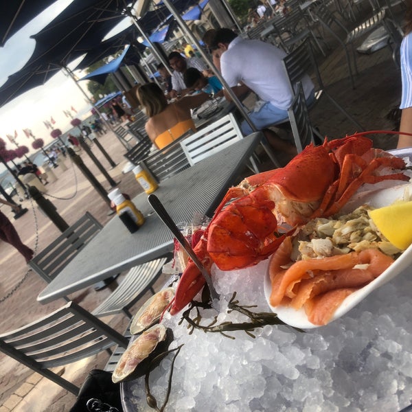 Foto tomada en Tony &amp; Joe&#39;s Seafood Place  por Bibi A. el 8/11/2018