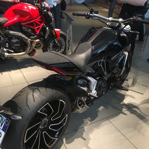 4/22/2016 tarihinde Juergen R.ziyaretçi tarafından Ducati Motor Factory &amp; Museum'de çekilen fotoğraf
