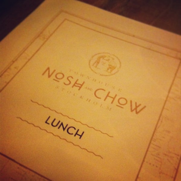 รูปภาพถ่ายที่ Nosh and Chow โดย Sonja C. เมื่อ 2/12/2013