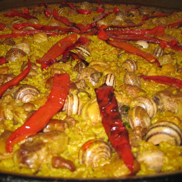 Paella de Garbanzos, Pimiento Rojo y Caracoles
