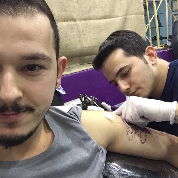 รูปภาพถ่ายที่ Dreamer Tattoo โดย Göktuğ T. เมื่อ 3/2/2016