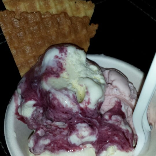 8/5/2013にC. T.がJeni&#39;s Splendid Ice Creamsで撮った写真