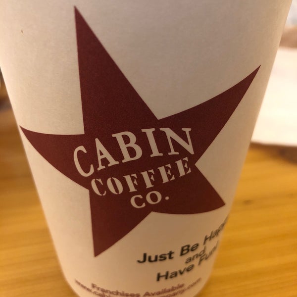 Das Foto wurde bei Cabin Coffee von Matilly B. am 5/17/2018 aufgenommen