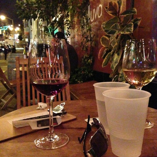 Das Foto wurde bei Dell&#39;uva Wine Bar &amp; Cafe von Casey K. am 8/7/2013 aufgenommen