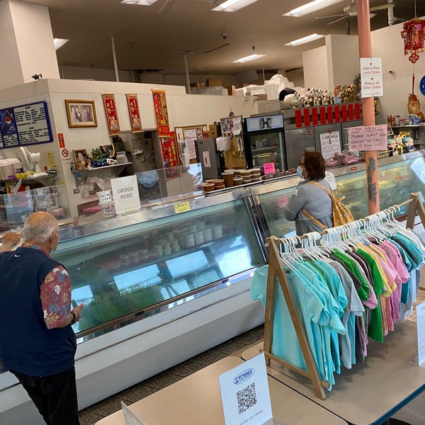 Photos at Young's Fish Market Kalihi Palama 1286 Kalani St