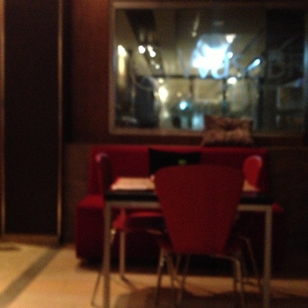 Photo taken at Wasabi Sushi Lounge - Bogotá by Fernando T. on 5/8/2013
