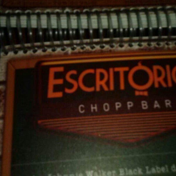 รูปภาพถ่ายที่ Escritório Chopp Bar โดย Natália P. เมื่อ 9/15/2013