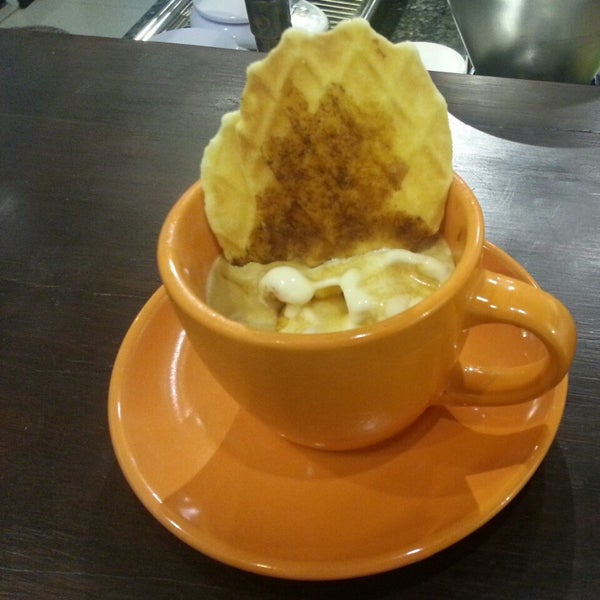 Must order: waffle gato. Vanilla ice cream + espresso shot + a crispy waffle