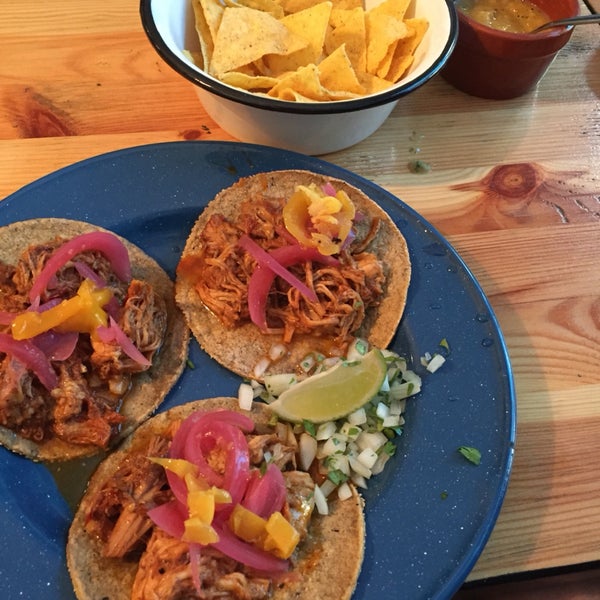 Super tasty pulled pork tacos - the weekday lunch special is quiet a good deal!