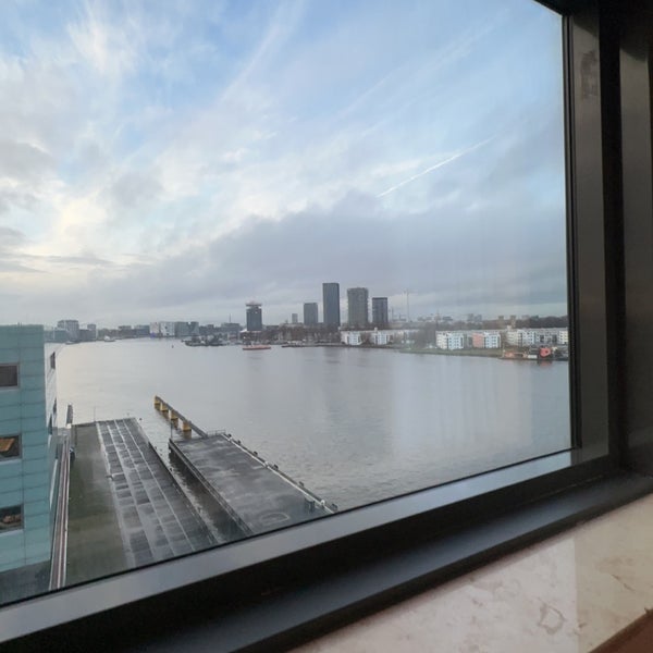 รูปภาพถ่ายที่ Mövenpick Hotel Amsterdam City Centre โดย عامر เมื่อ 1/4/2024