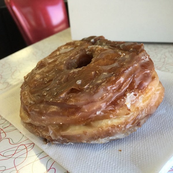 11/20/2014 tarihinde Cheryl C.ziyaretçi tarafından Donut Den'de çekilen fotoğraf