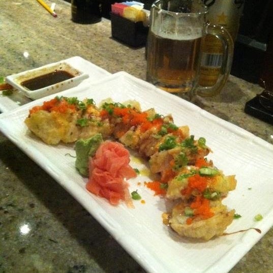 Foto diambil di Sushi Hana Fusion Cuisine oleh John P. pada 9/22/2012