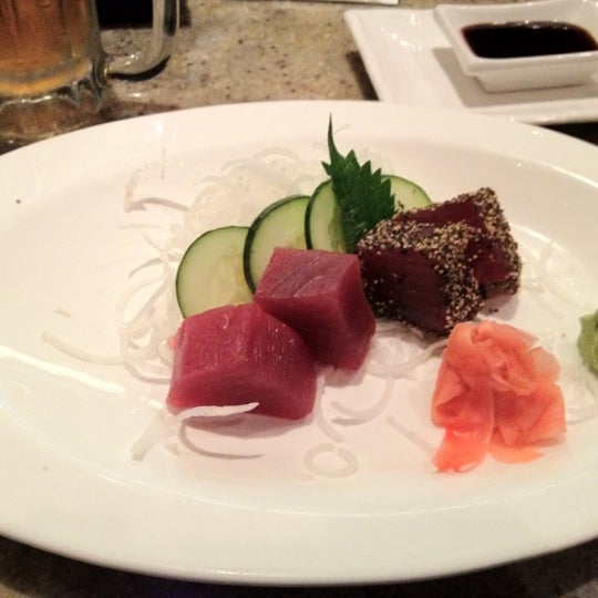 Foto diambil di Sushi Hana Fusion Cuisine oleh John P. pada 9/15/2012