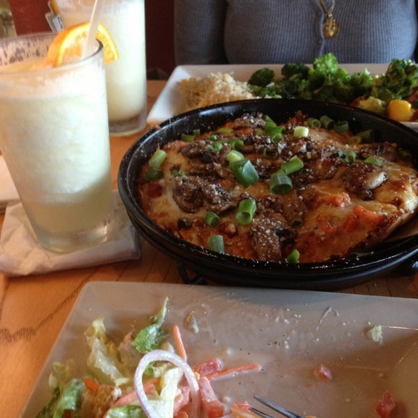 Photo taken at Chili&#39;s Grill &amp; Bar by Ehtebzil B. on 6/23/2013